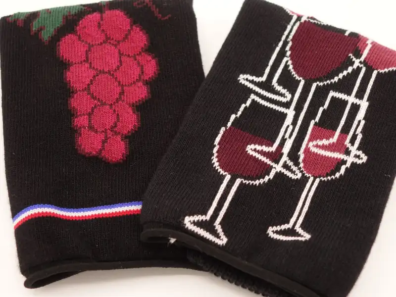 4-3 chaussette dégustation aveugle vin signée clovis 6 la chaussette de dégustation à l'aveugle pour le vin n'est pas seule - elle a sa petite soeur