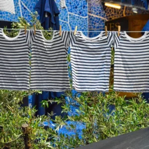 comment laver vos vetements pour les faire durer plus longtemps signee clovis